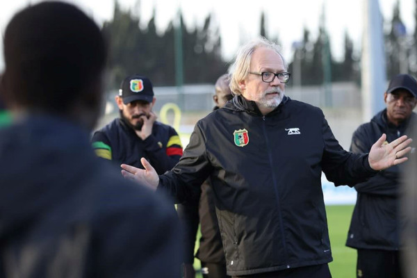 अफ्रिका कप अफ नेसन्स  चार वर्षमा गर्ने निर्णयप्रति आपत्ति